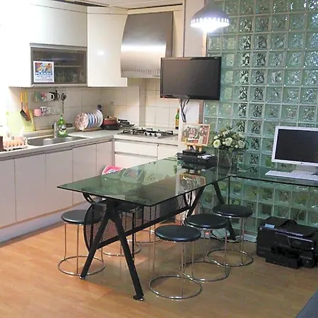 Mamas And Papas Hongdae Guesthouse